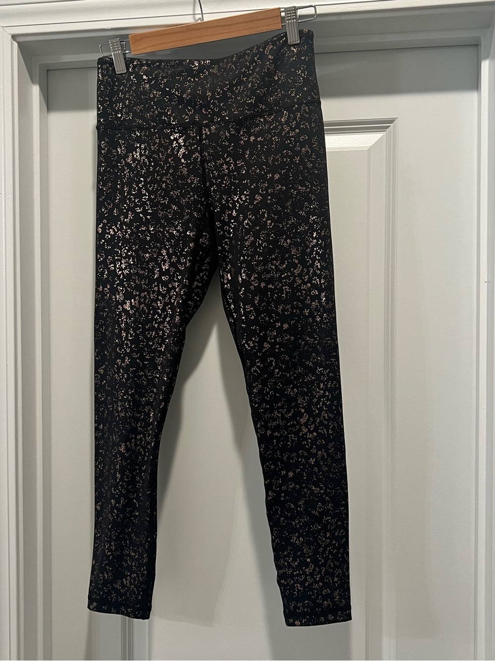 Zyia 6-8 Light & Tight Black Leggings with Rose Gold Metallic Fleck Print